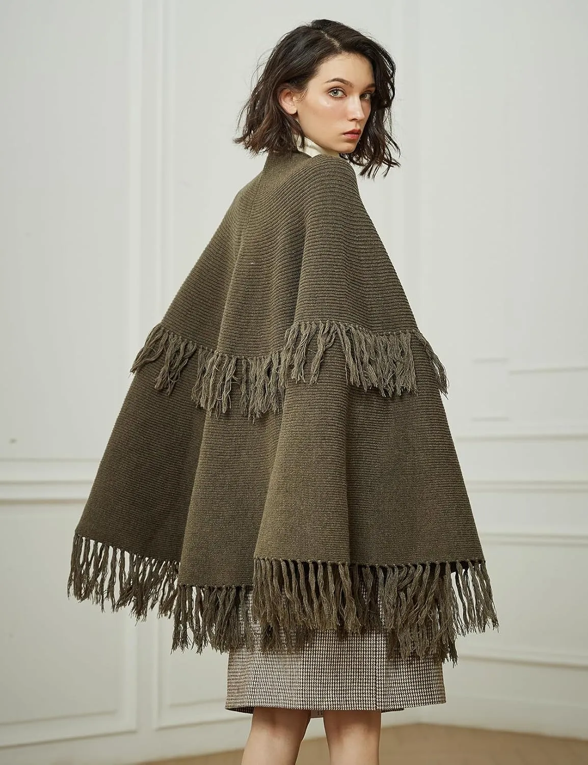 BEAUTELICATE Women's Poncho Cape Vintage Knitted Tassel Warm Winter Autumn Coat Sweater Cape Cardigan Sweater