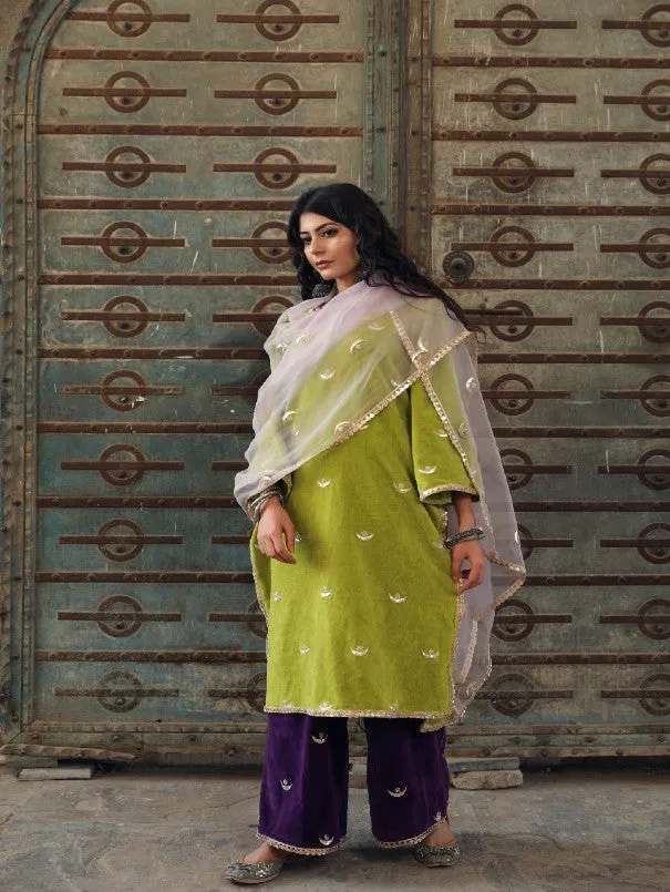 Chand Green Embroidered Velvet Kurta Set (Set of 3)