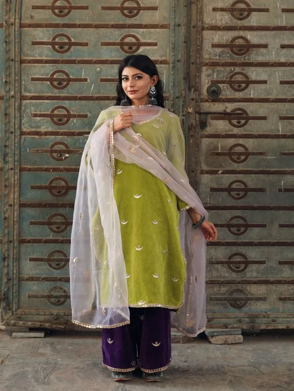 Chand Green Embroidered Velvet Kurta Set (Set of 3)