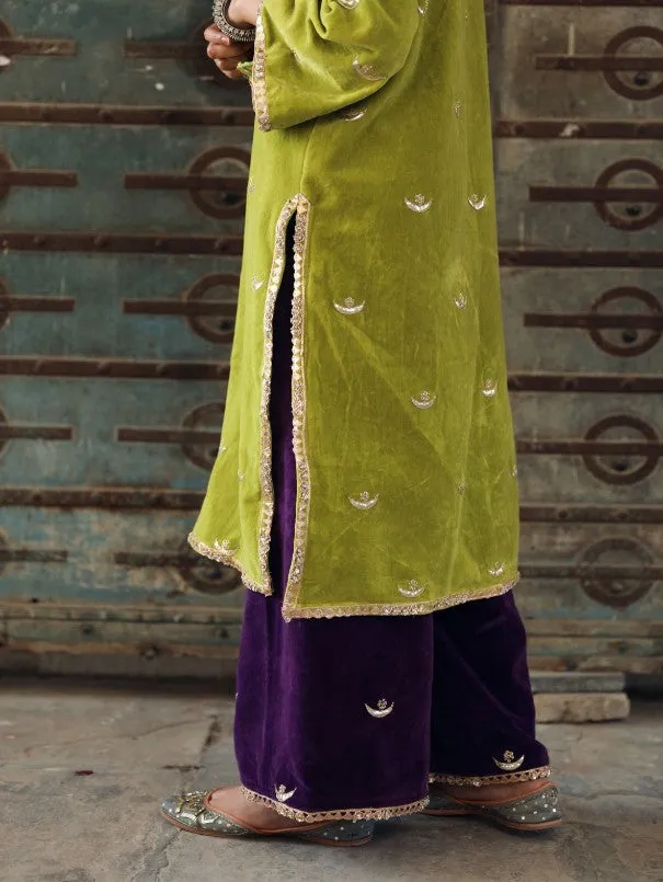 Chand Green Embroidered Velvet Kurta Set (Set of 3)
