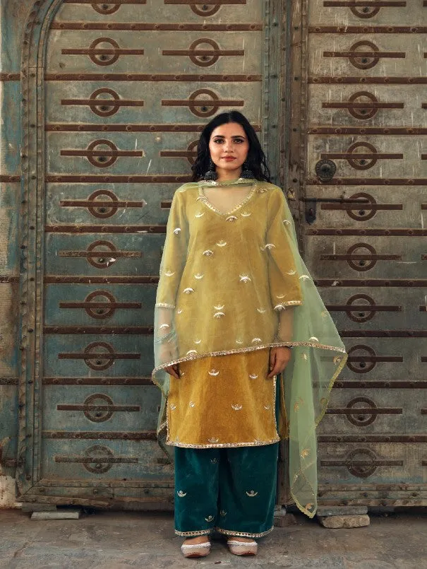 Chand Yellow Embroidered Velvet Kurta Set (Set of 3)