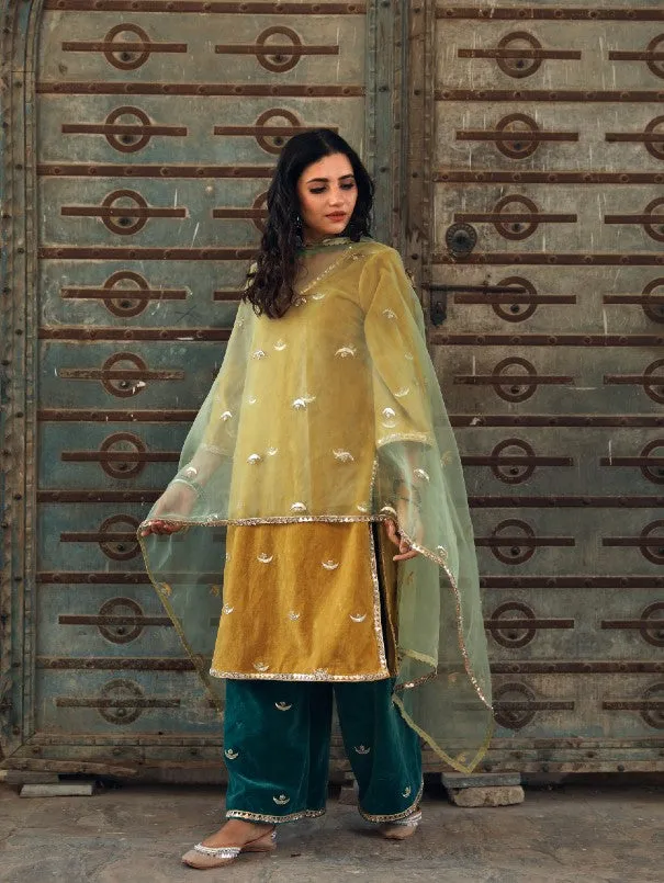 Chand Yellow Embroidered Velvet Kurta Set (Set of 3)