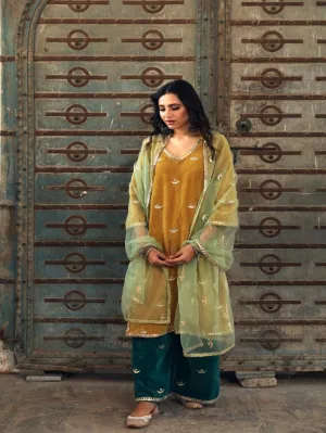 Chand Yellow Embroidered Velvet Kurta Set (Set of 3)
